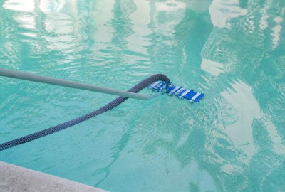 vacuuming-pool-service-during-a-sunday